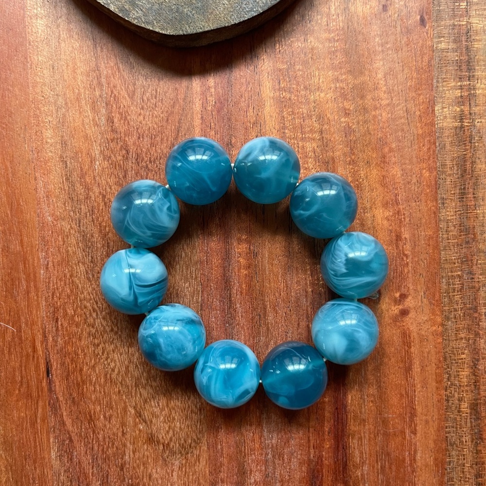 aqua blue large plastic beaded elastic bracelet